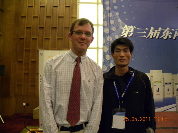 与美国外科博士Dr.TIM合影2011-05-25
